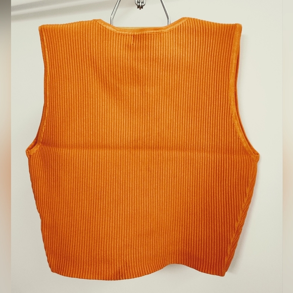 House of Harlow 1960 Crewneck Ribbed Knit Crop Top - Picture 3 of 11